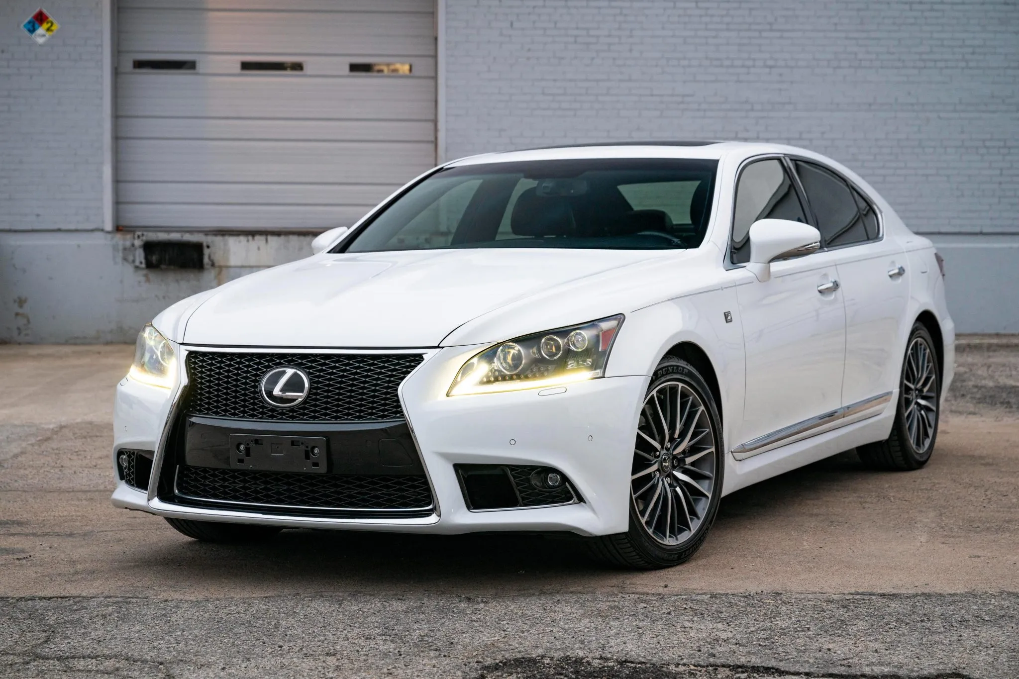 2013_lexus_ls460-f-sport_DSC3482-28112-scaled